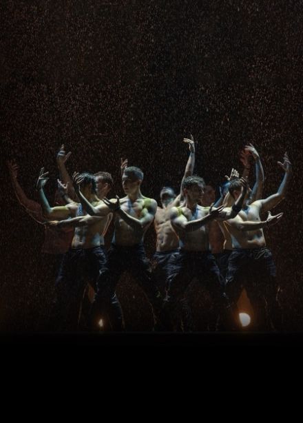 Шоу под дождем: Признание в любви